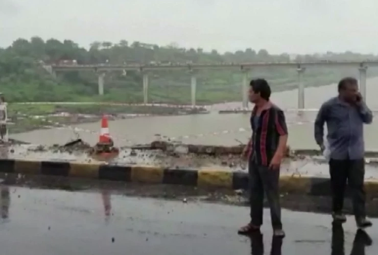 Autobús río Narmada India