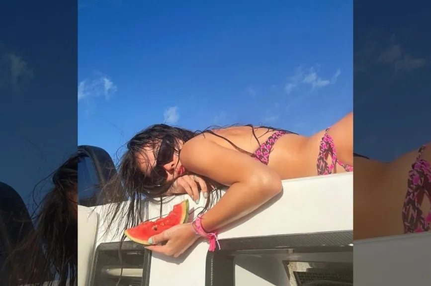 Danna Paola con una sandia.jpg