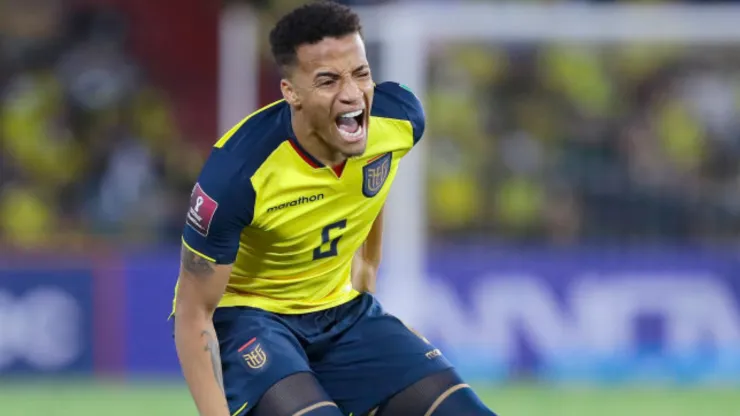 Byron Castillo jugando con la Selección de Ecuador