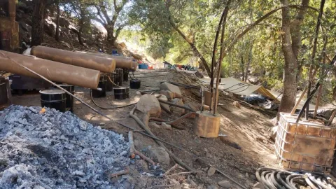 Descubren narcolaboratorio en Ensenada con más de 7 mil litros de químicos y reactores
