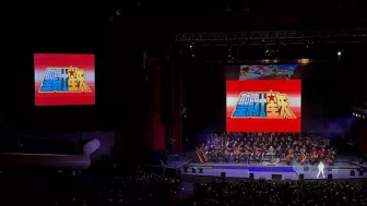 El momento cumbre del concierto llegó con la interpretación del enigmático Pegasus Fantasy, una pieza que ha sido la banda sonora de innumerables batallas y recuerdos para todos los fanáticos.