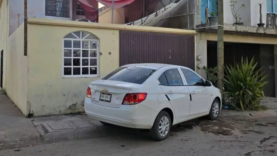 Casa y carro baleado en La Puerta, sector Santa Fe