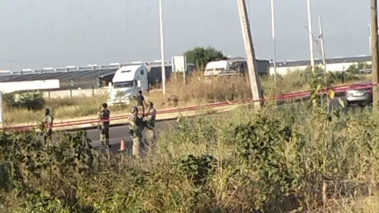 Encuentran a joven asesinado en La Costerita a un costado del Panteón Jardines del Humaya, en Culiacán.jpg