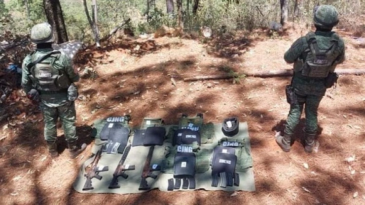 B04FKP ARMAS Y EQUIPO TÁCTICO DEL CÁRTEL JALISCO ASEGURADOS.jpg