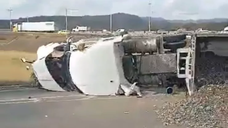 volcadura en libramiento norponiente hoy 22 de enero.jpg