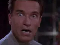 Escena de la película ‘El Regalo Prometido’ (Jingle All The Way) por Azteca 7.