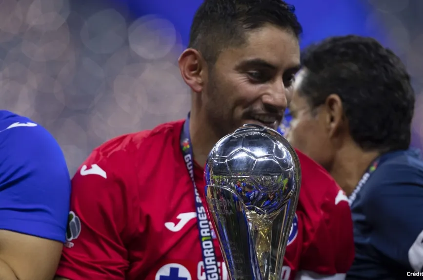 16 Jesús Corona campeón liga mx cruz azul 2021.jpg
