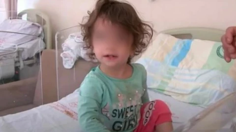 Nila mata a mordidas a serpiente que la mordió primero