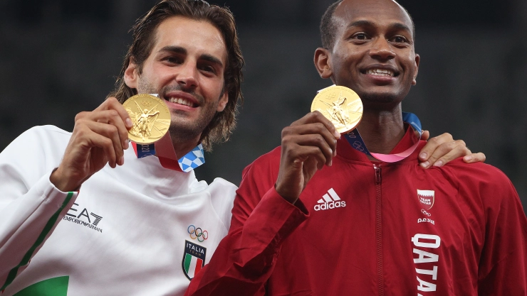 Atletas de salto de altura comparten el oro en Tokyo 2020