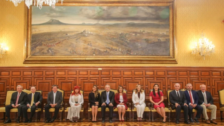 AMLO gobernadores electos Morena.jpg