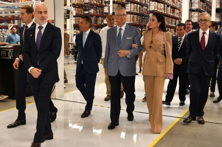 Grupo Salinas inaugura Ensamblika en Jalisco. Conoce los detalles de la nueva planta que ensamblará 500,000 motocicletas al año.