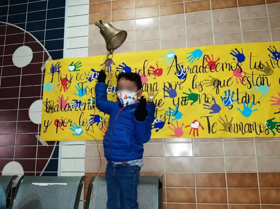 Niño con cáncer.jpeg