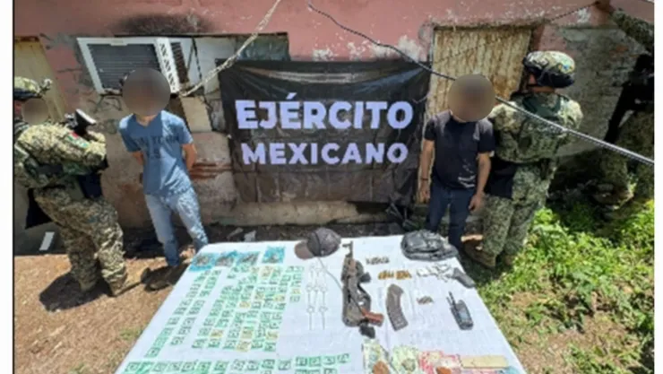 Detienen a dos hombres armados en la colonia Díaz Ordaz en Culiacán.jpg