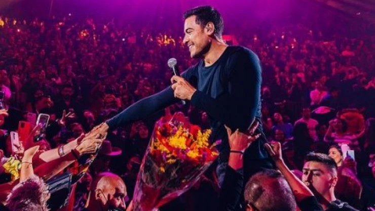 Cynthia hace aparición sorpresa en videoclip de Carlos Rivera