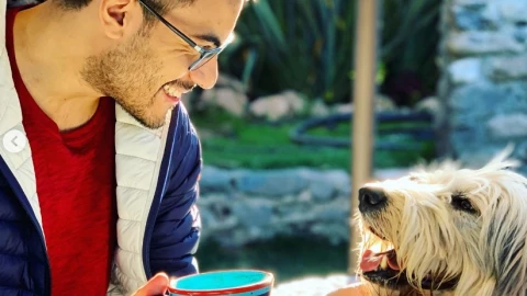 Le llueve sobre mojado - Se muere la mascota de Carlos Rivera