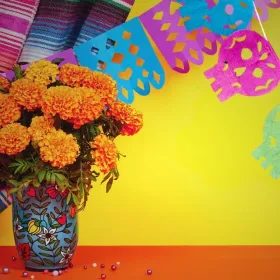 Ideas DIY 3 ideas para diseñar papel picado artesanal y llenar de color tu ofrenda de Día de Muertos.jpg