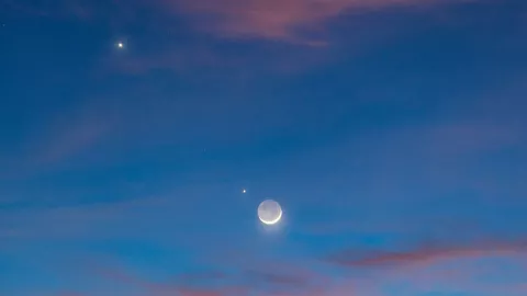 La Luna pasará cerca de dos planetas esta noche