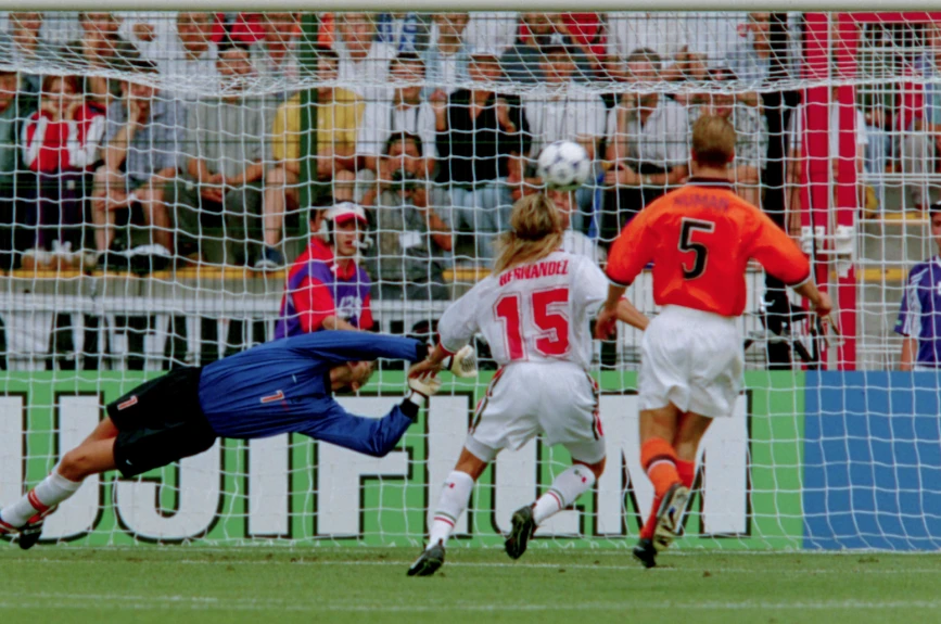 El ‘Matador’ liquidó al ‘Pinocho’ Van Der Sar.