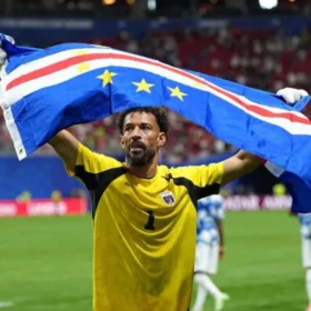 Vozinha firma con un nuevo equipo y este será su nuevo sueldo