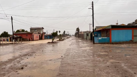 Los vientos del huracán Hilary disminuyeron de intensidad y ahora es un huracán de categoría 1.