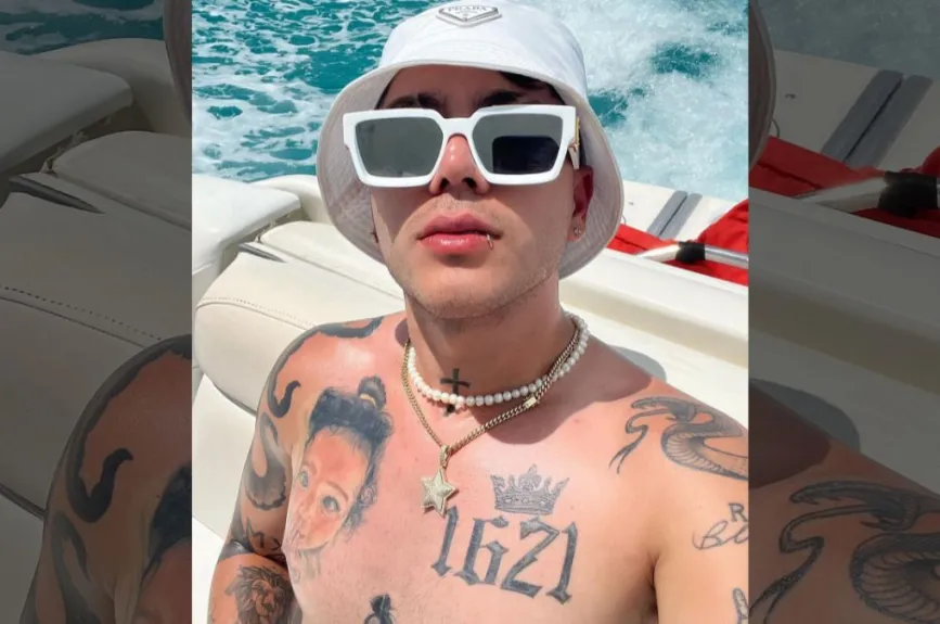 Juan de Dios lentes blancos.jpg