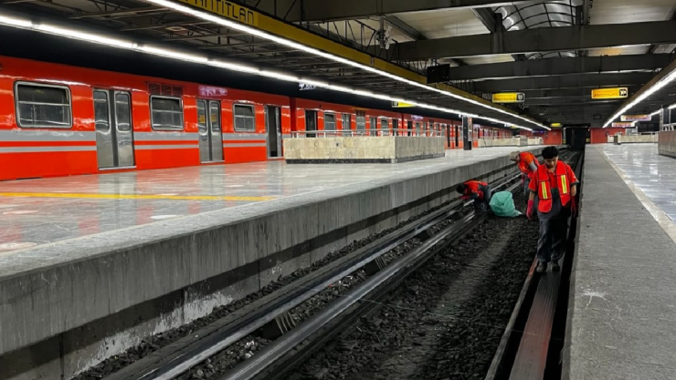 Esto es lo que debes hacer si se te cayó el celular a las vías del Metro CDMX.