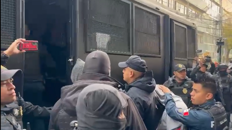 Policías de la CDMX arrestan a más de 20 personas presuntamente relacionadas con intento de despojo de un predio