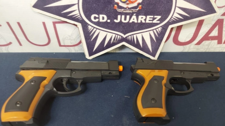 ciudad juarez pistolas falsas menores