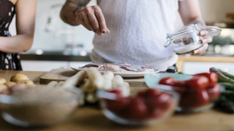 El ingrediente que le ponemos a todo y te podría causar una dolorosa enfermedad.jpg