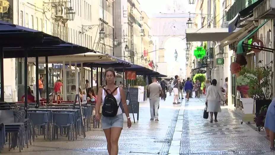 En Portugal turistas deberán presentar prueba negativa de COVID.