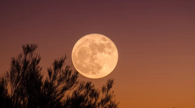 Eventos-astronómicos-de-enero-2024-Lluvia-de-meteoros-conjunciones-y-Luna-llena
