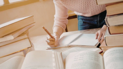 Persona estudiando