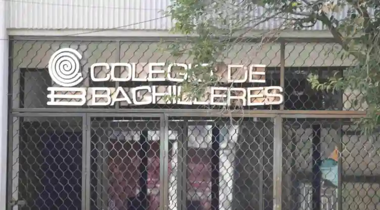 feministas dejan instalaciones colegio bachilleres.jpg