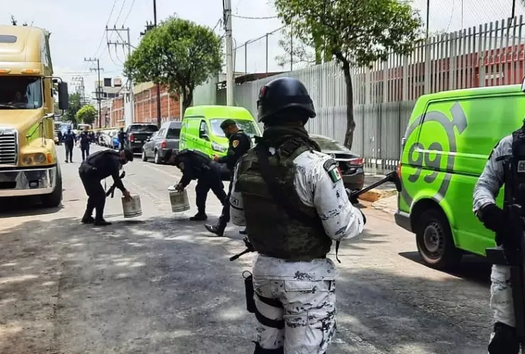 El intento de asalto a una empresa de plásticos en la colonia Bondojito, alcaldía GAM, ocasionó una balacera entre guardias de seguridad y ladrones.
