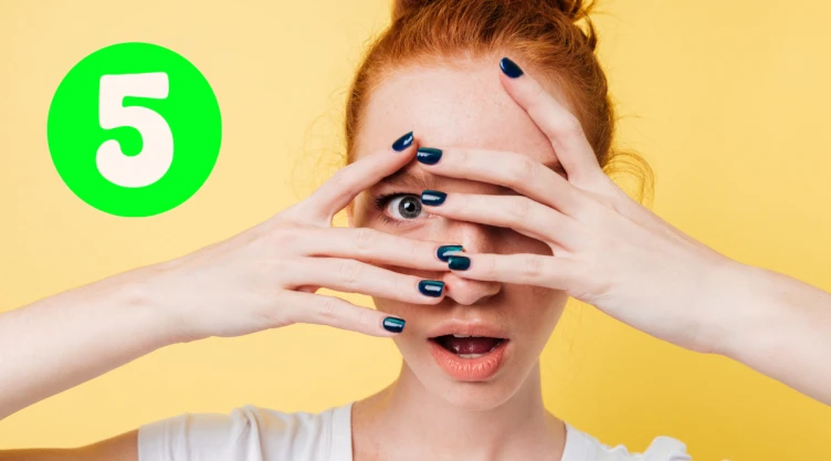 /estilo-de-vida/5-colores-oscuros-uñas-tendencia-octubre