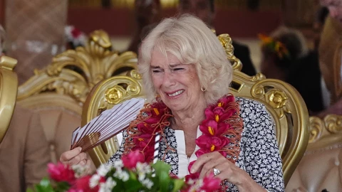 ¿No la quieren? Esta es la razón por la que la reina Camila no está en el WhatsApp familiar