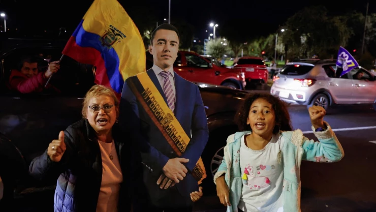 daniel_noboa_ganador_balotaje_segunda_vuelta_elecciones_ecuador_2025_mujeres_celebran_figura_presidente