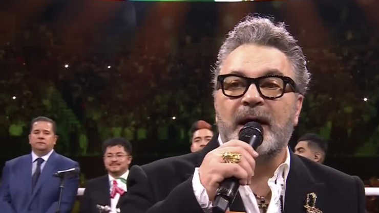 Mijares interpreta el Himno Nacional Mexicano en la pelea de Canelo vs Munguía