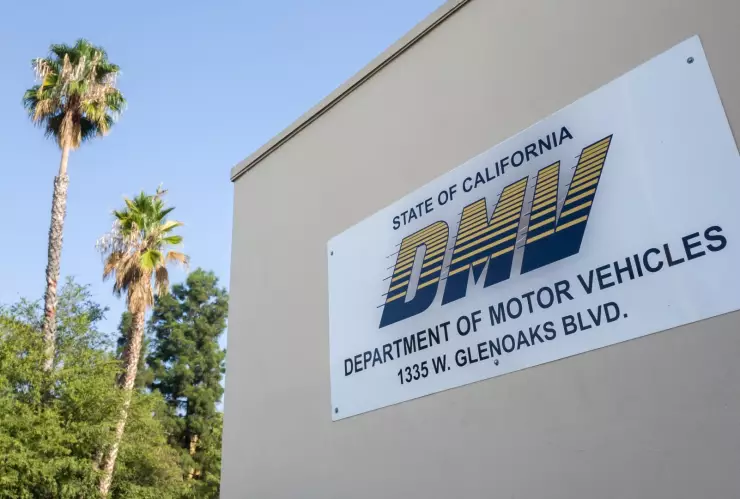 Muro del Departamento de Vehículos Motorizados (DMV) de California