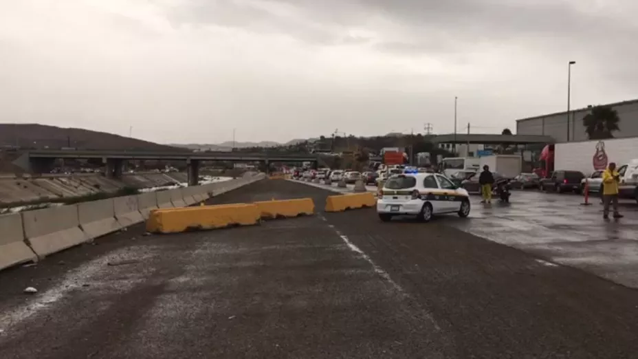 Cierran terraplén en Tijuana