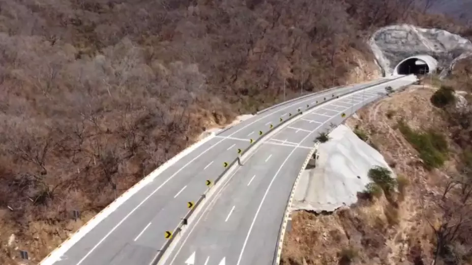 Capufe alerta sobre hundimiento de carretera en Libramiento Poniente Acapulco