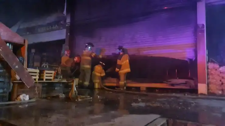 INCENDIO CHICOLOAPAN-BOMBEROS