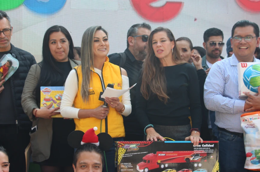 Muchas risas se vivieron durante el enlace al contenedor