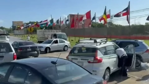 ¡AL MOMENTO! Tráfico en Boulevard Colosio tras choque entre varios vehículos; una carambola