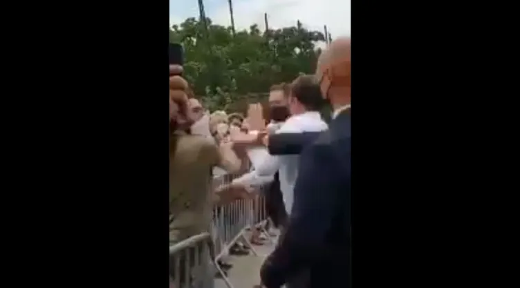 bofetada-emmanuel macron.jpg