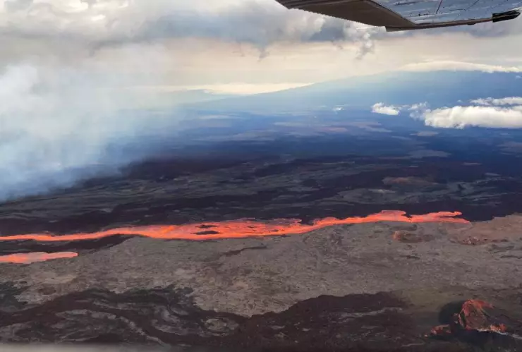 VIDEO: Así fue la poderosa erupción del volcán Mauna Loa en Hawái
