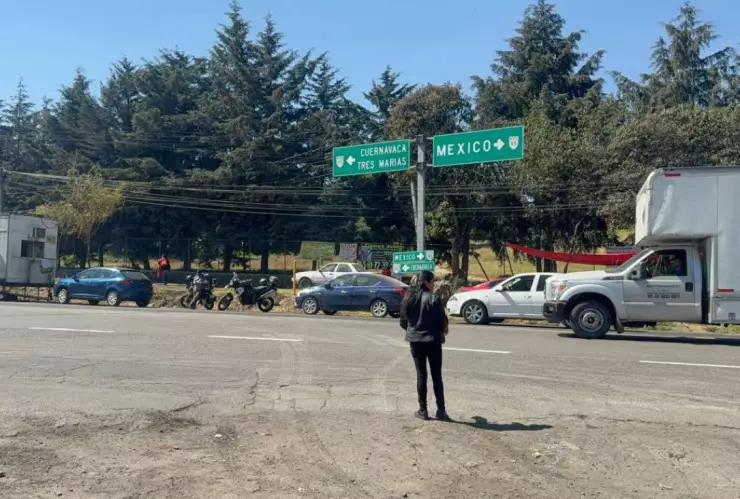 Cierres en carreteras por bloqueos y accidentes este jueves