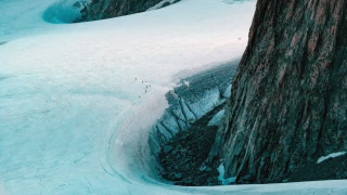 Avalancha de nieve deja sepultados a 9 esquiadores.png