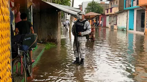 La Guardia Nacional auxilió a habitantes de Tabasco ante las inundaciones presentadas por el paso del frente frío