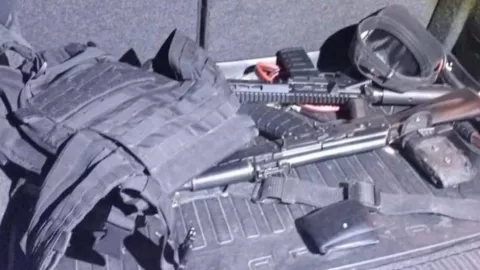 Detienen a cinco hombres en la colonia Las Alamedas en Culiacán. (1).jpg